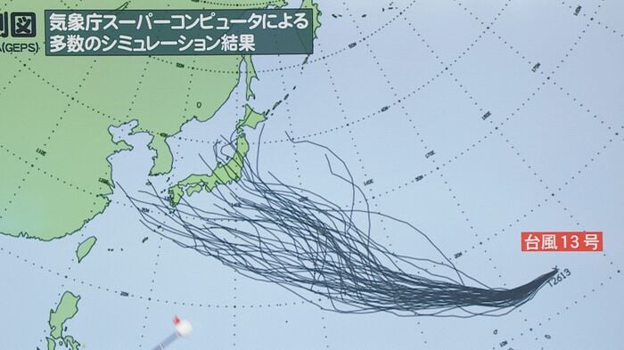 台風13号の進路（関西テレビ「旬感LIVE とれたてっ！」より）