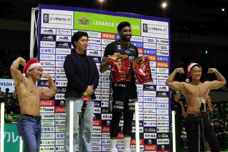 【レバンガ北海道】「このチームメイトが家族」ジョーンズMVP　秋田に90―79で勝利、クラブ最速の今季20勝目で連敗止める｜FNNプライムオンライン