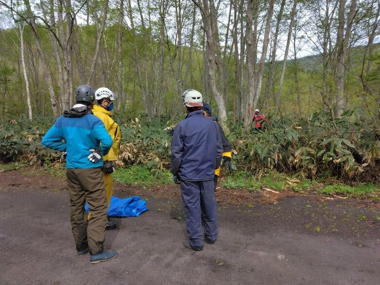 山菜採りで男性2人が行方不明　1人発見、死亡確認　2人のうちの1人か　身元の確認進める｜FNNプライムオンライン