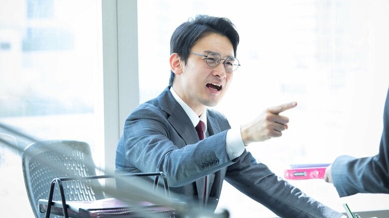 「お前のせいで仕事が進まない」フロア中に響く大声で叱責…「私が悪い」とハラスメント被害を認識できなかった20代会社員の相談｜FNNプライムオンライン