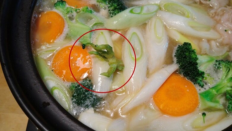 お鍋の中には足らしきパーツが…