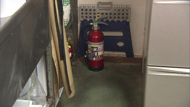 厨房に備えてある消火器