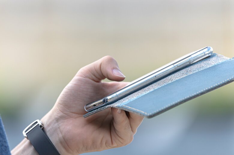 ネットのさまざまな「声」が監督に集中してしまう（画像：イメージ）