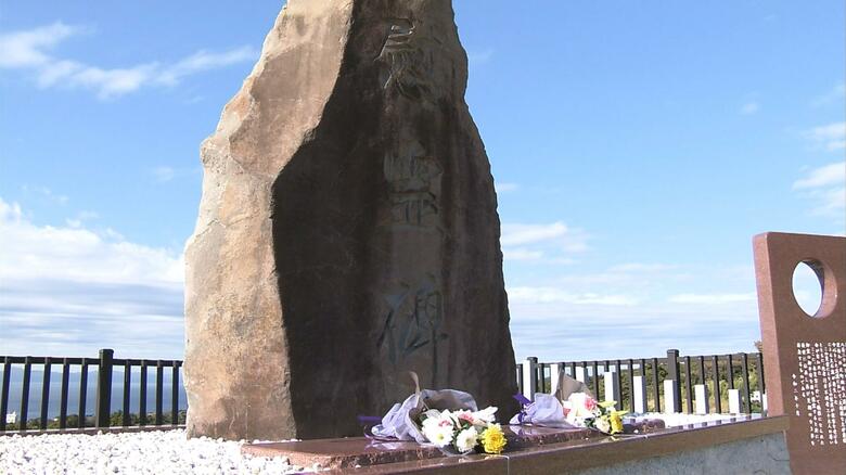 お二人が供えられた花束