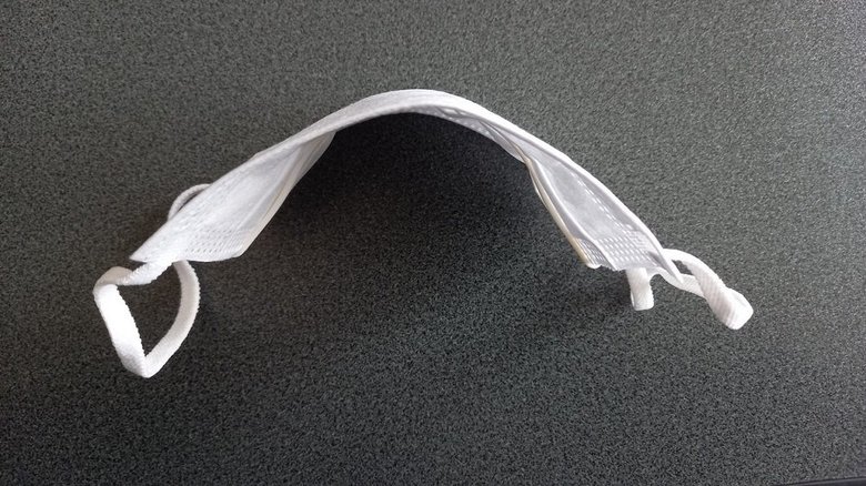 上部から見てもきれいに湾曲するマスク