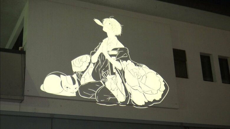 人吉駅に映し出された“影絵”