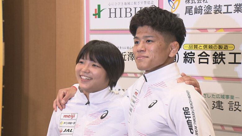 オリンピック壮行会で肩を組む、つぐみ選手と清岡選手