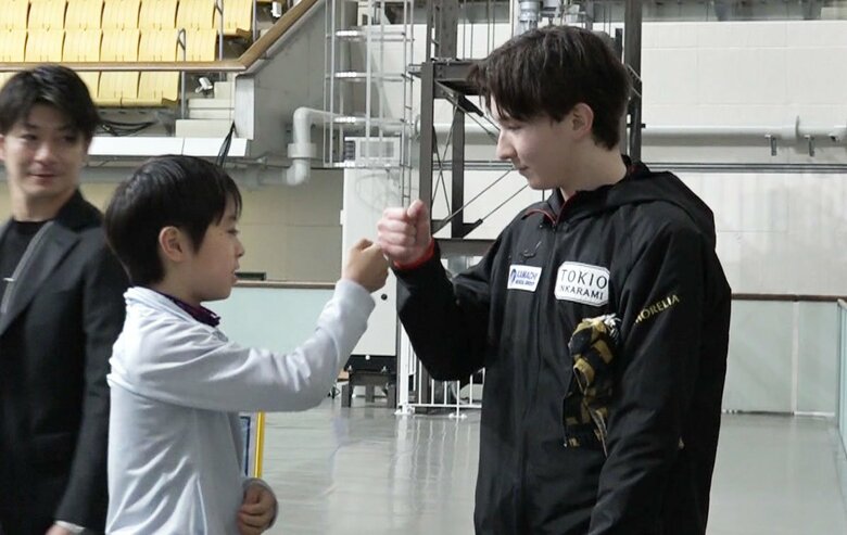 ショートの演技前、中田とグータッチで気合を入れた日髙