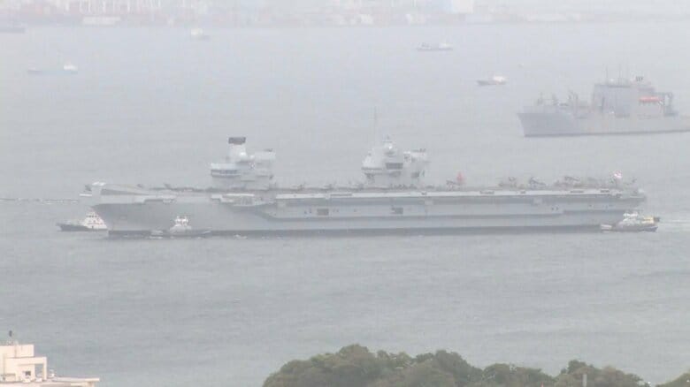 横須賀に入港した「プリンス・オブ・ウェールズ」