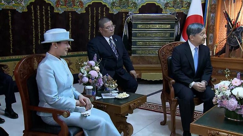 モンゴル大統領夫妻と歓談された両陛下（7月8日）