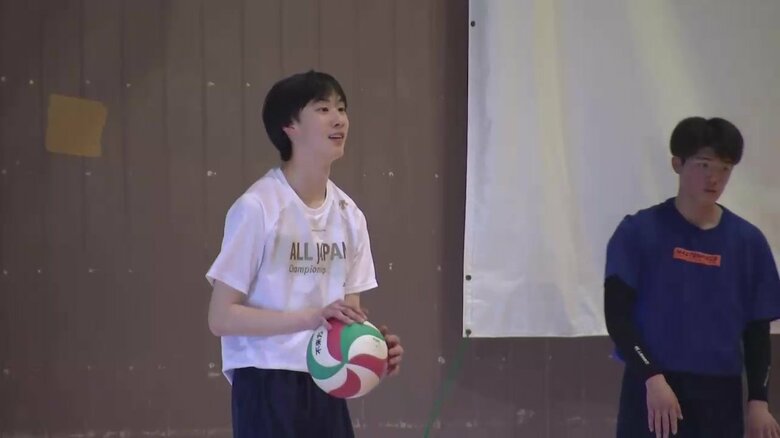 身長181cmのサウスポー　オポジットの松浦聖弥選手（元不来方・3年）