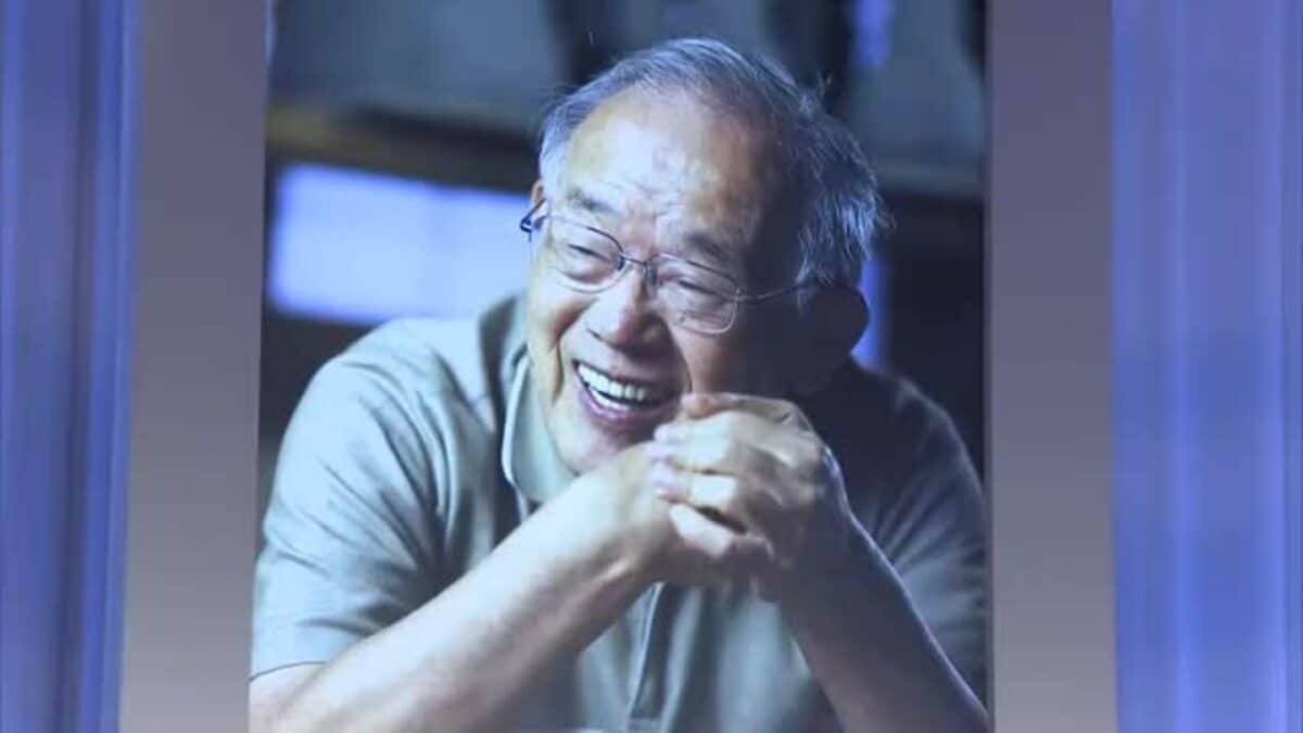 人間国宝」伊勢崎淳さん備前市民葬に約300人が参列 遺影で穏やかに