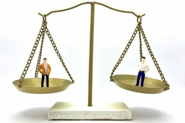 7割以上の人が日々の生活で格差を感じ、今後も広がると予想