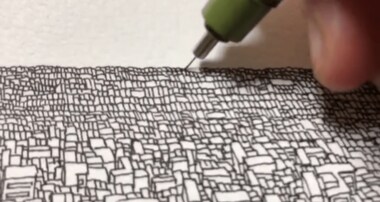 「建物が浮き上がって見える線画」の緻密さがすごい…どうやって描いた?作者に聞いた