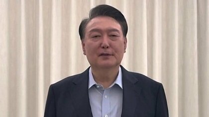 「この国の法がすべて崩れた。捜査は認めない」国民へメッセージ…韓国・尹錫悦大統領を内乱の疑いで身柄拘束　現職大統領として史上初