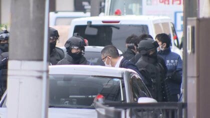 東京・福生市“ハンマー男”逃走中　防犯カメラに自宅裏口から逃走する姿　グレーのスウェット姿で丸刈り