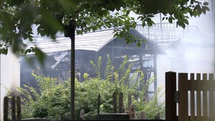 住宅など7棟焼ける火事　男性1人が足にけが　東京・中野区