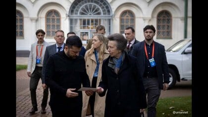 イギリスのアン王女がウクライナを電撃訪問し657人死亡した子どもたちの慰霊碑で追悼…ゼレンスキー大統領と会談も