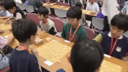 トップ棋士同士の対戦を前にこども将棋大会開催　真剣な表情で対局に臨む【香川・高松市】