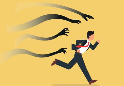 【夢占い】追いかけられる夢の意味とは？夢を見た人の心理状態や体験談を紹介