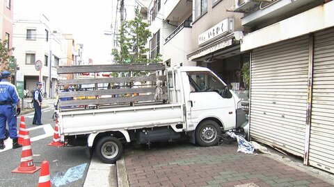 清澄白河駅近くの和菓子店にトラック突っ込む　並んでいた女性2人ケガ　運転手は80代男性　東京・江東区