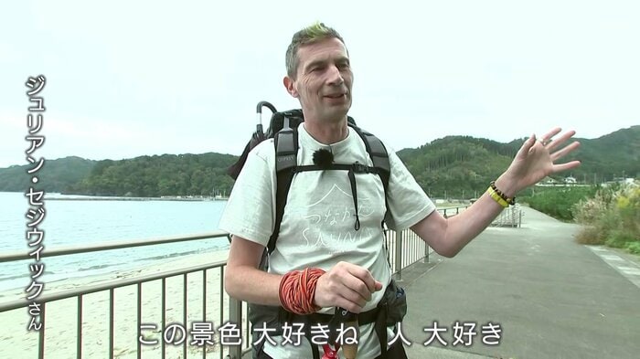 300kmの道のりを徒歩で旅するイギリス人作家のジュリアン・セジウィックさん