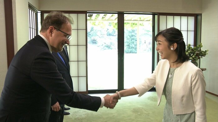 ハンガリーの国会議員と再会された佳子さま(20日午後 秋篠宮邸)