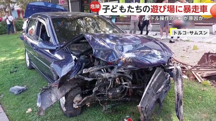 衝突後ぐちゃぐちゃなった車(IHA)