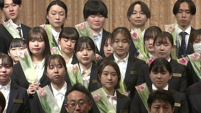 テーマパークらしいサプライズ演出もあったハウステンボスの入社式