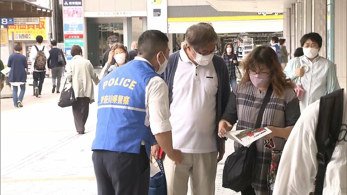 情報提供を呼びかける警察(19日)