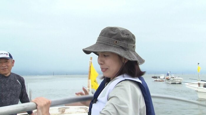 棒をうまく垂直にできない川浪記者