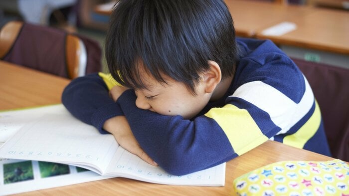 睡眠不足だと勉強に集中できない(画像はイメージ)