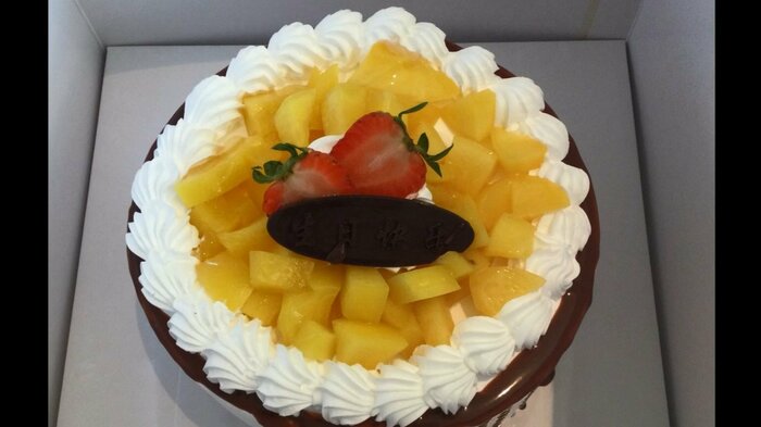 サプライズで提供された誕生日ケーキ