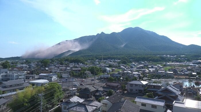 7月28日の熊本地震で眉山の表層剥離が確認された