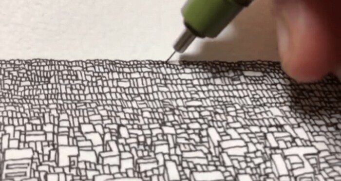 「建物が浮き上がって見える線画」の緻密さがすごい…どうやって描いた?作者に聞いた