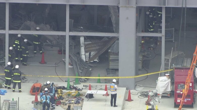 【続報】1人は心肺停止…解体工事現場で屋根とみられるコンクリートなど落下、1階部分で作業の5人巻き込まれる　4人重軽傷、地下部分に落ちた1人心肺停止　川崎市｜FNNプライムオンライン