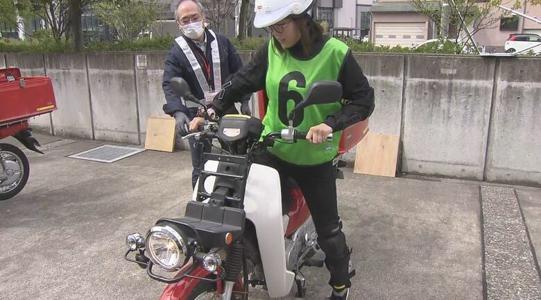 新入社員が「赤いバイク」で訓練　郵便局の新人配達員がバイク研修　「これから配達していくぞって気持ち」2026年度は83人を採用　長野・新潟の郵便局に配属｜FNNプライムオンライン