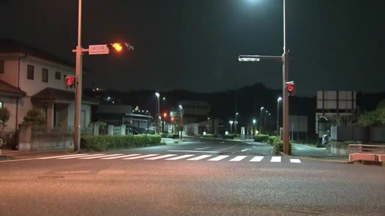 計3台が絡む玉突き事故に…路線バスが信号待ちの乗用車に追突 バスの乗客を含む3人がケガ｜FNNプライムオンライン