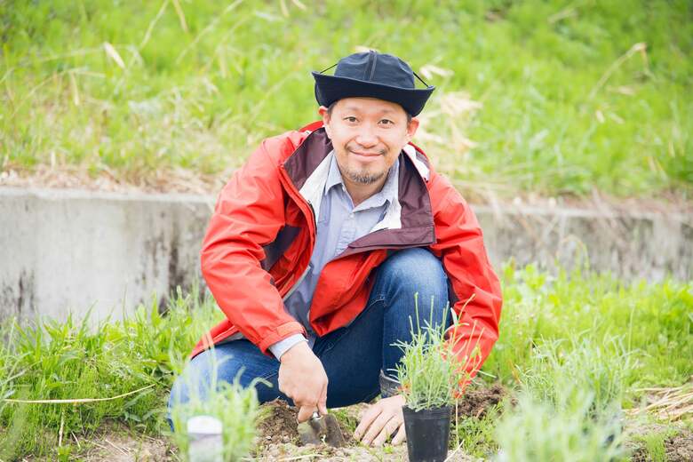 農業×美容の6次産業で地域貢献を誓う「髪の基礎化粧品 sakyu」/美容師が、移住地・鳥取の砂丘地でラベンダー生産〜販売までを手がけた挑戦ストーリー