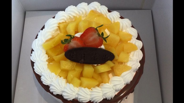 サプライズで提供された誕生日ケーキ
