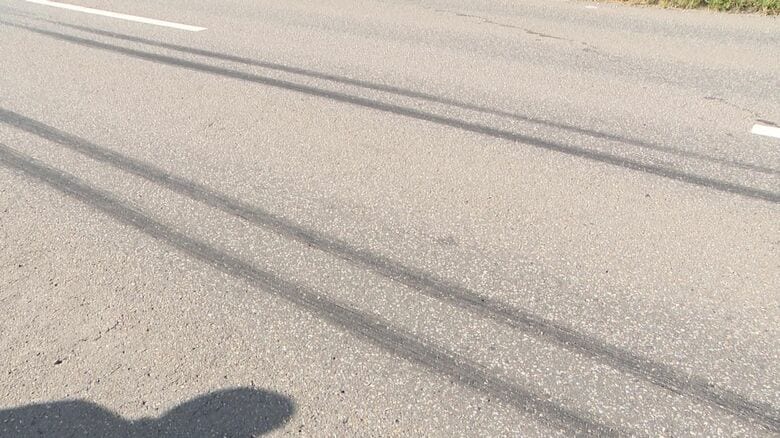 道路に残されたブレーキ痕が判断材料に
