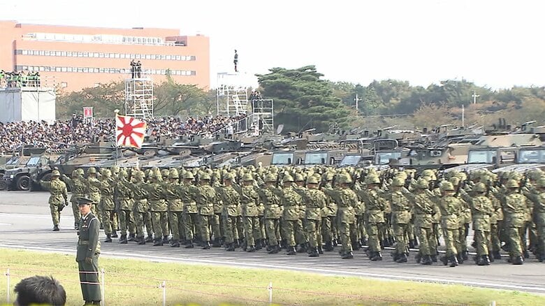 自衛隊観閲式の様子（2016年）