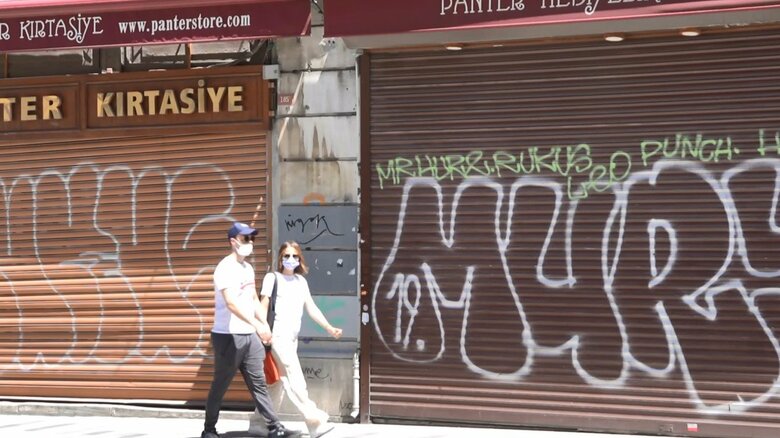 全面ロックダウンの真っただ中でも外国人観光客の外出は許されている