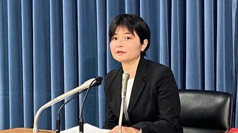 会見する石田郁子さん（12月10日）