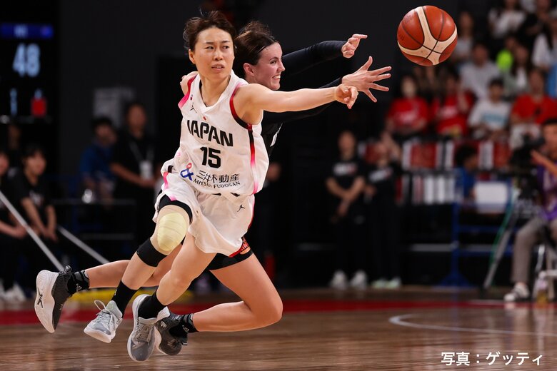 ニュージーランド選手と競う本橋菜子（6日、東京・有明アリーナ）