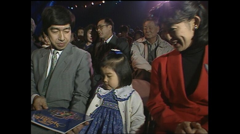 「サルティンバンコ」をご覧になる高円宮ご一家（1994年）