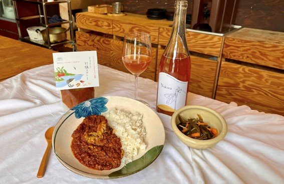 モリウミアス・ブランドのワインやカレー