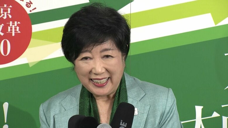 3期目当選確実を果たした小池百合子氏（7日午後8時過ぎ）