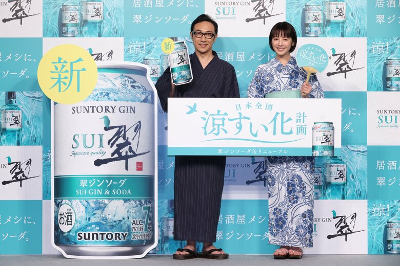 （左から）東京03の角田晃広さんと夏帆さん
