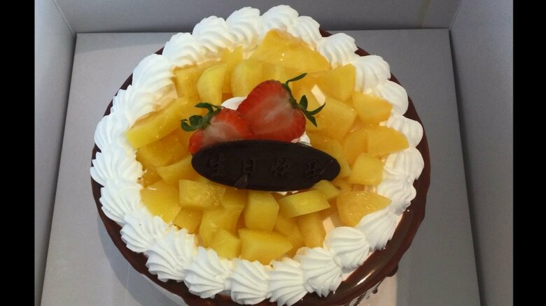 サプライズで提供された誕生日ケーキ